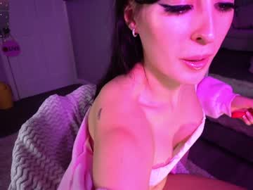 girl
        rosiebones cam image #4206823