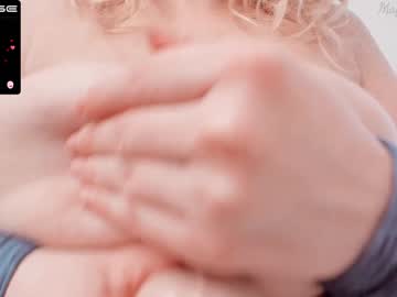 girl
        maggielandrin cam image #1119407