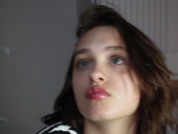 girl
        evi_woow cam image #4084457