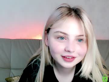 girl
        shy_blondiee cam image #810101