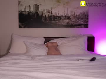 couple
        ari_lovexo cam image #4227735