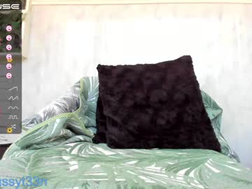 girl
        sassyt33n cam image #2133504