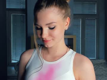 girl
        paradise_for_two cam image #4664002