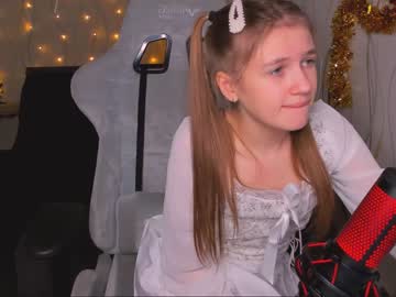 girl
        kylie_mine cam image #494292