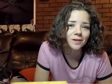 girl
        miaelizabethlove cam image #2427515