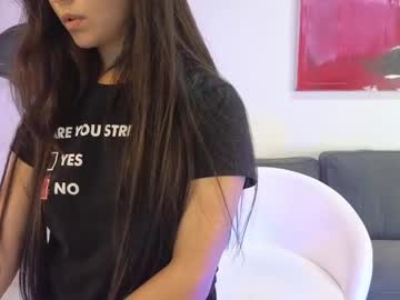 girl
        raychell_black cam image #2301122