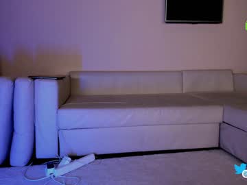 girl
        hollyextra cam image #3099719