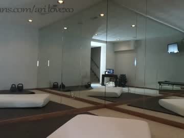 couple
        ari_lovexo cam image #1816190