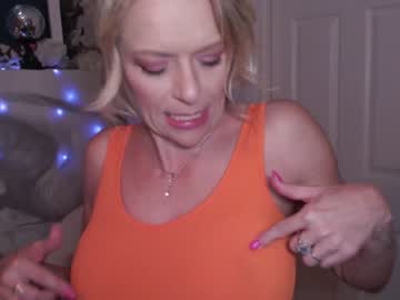 girl
        laceycoffeegirl cam image #982616