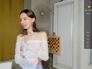 girl
        happiness_call cam image #2545729