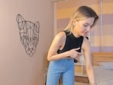 girl
        isabella_tin cam image #1883265