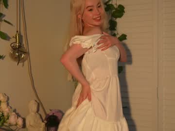 girl
        mother__of__dragons cam image #3451946
