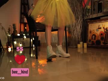 girl
        lettymoa cam image #3689133