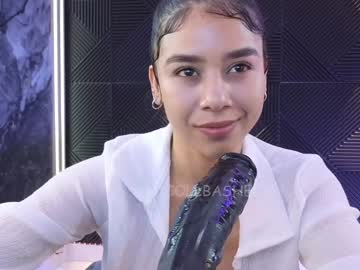 girl
        nicollbashel cam image #5746861