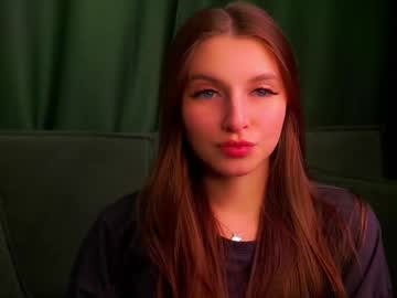 girl
        elysian_whisper cam image #6756510