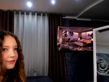 girl
        alisevine cam image #3816511