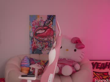 girl
        bunnydollstella cam image #6606840