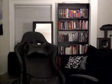 girl
        runacrow cam image #1881919