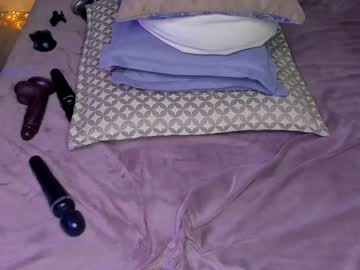 girl
        lean_lie cam image #821533