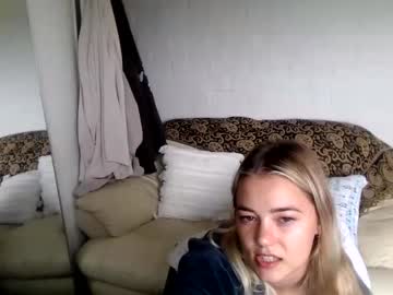 girl
        blondee18 cam image #2943644