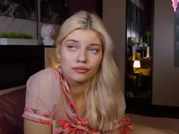 girl
        victoriabeverly cam image #5452231