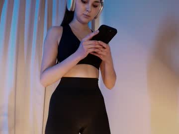 girl
        hollyextra cam image #6783436
