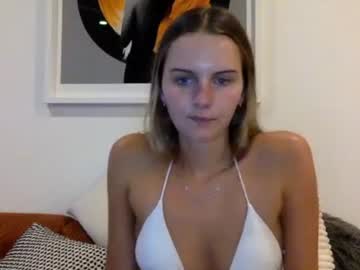 girl
        goddesslyvenus cam image #5968848