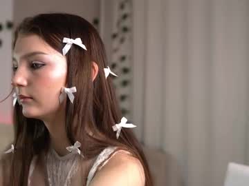 girl
        edithgalpin cam image #6225784