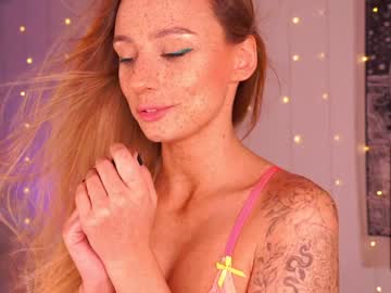 girl
        artease cam image #555201