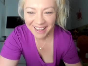 girl
        kiradivine cam image #449074