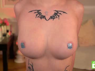 girl
        ella_knockers_xl cam image #3357447