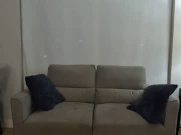 couple
        ari_lovexo cam image #2670300