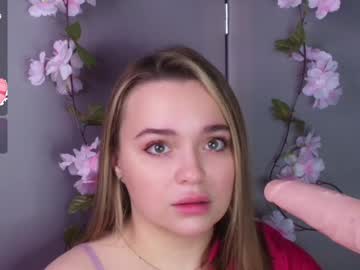girl
        melissabowen cam image #5416359