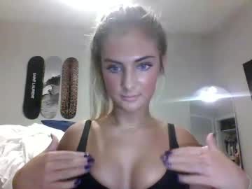 girl
        lovelyaveryy cam image #5300169