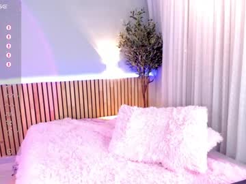 girl
        little_effy18 cam image #4011642