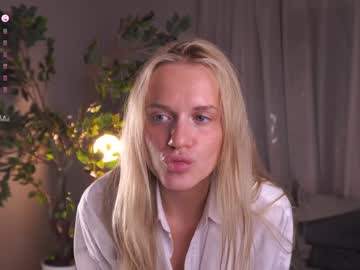 girl
        elswythalgood cam image #5727513
