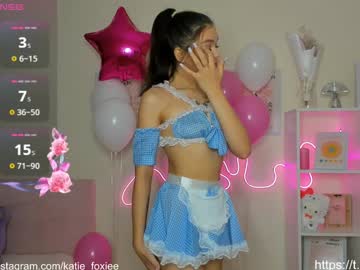 girl
        katiefoxie cam image #5199408