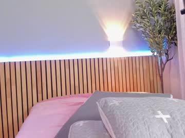 girl
        little_effy18 cam image #3329282