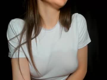 girl
        julia_dragon cam image #3595067