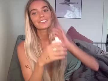 girl
        littlemaryjane19 cam image #4363550