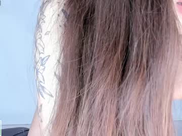 girl
        baeasian cam image #4111406