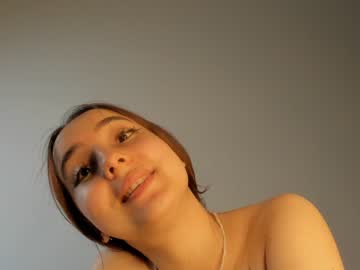 girl
        evadolphin cam image #1592508