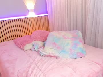 girl
        little_effy18 cam image #2540066