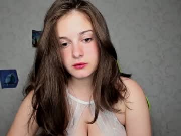 girl
        oladushek18 cam image #4507337