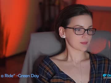 girl
        tiffanyriox cam image #3870228