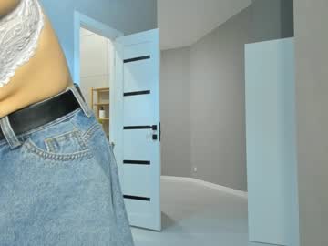 girl
        petra_gambell cam image #2798386