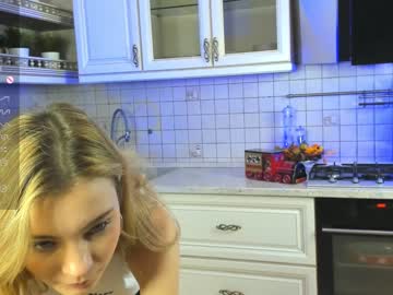 girl
        roseholloway cam image #3036752