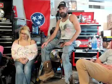 couple
        hardworkertn cam image #2157868