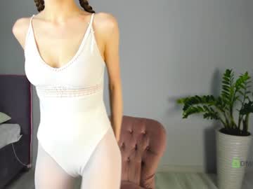 girl
        free_birdd cam image #1491927