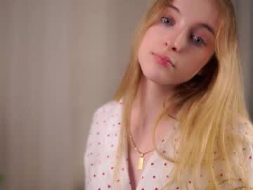 girl
        flairbuffkin cam image #6108955